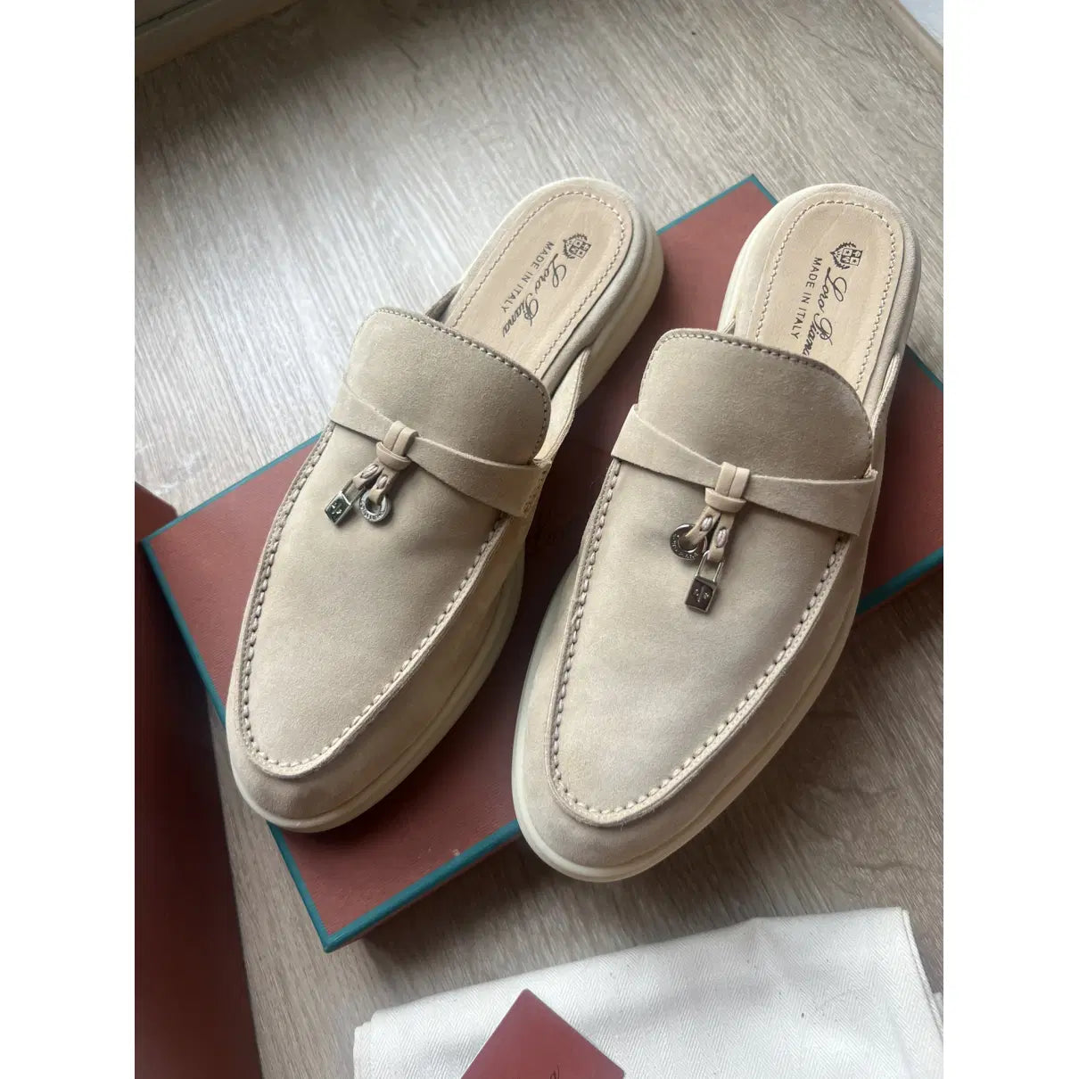 Loro Piana Summer Charm Walk Flats – Windy Dunes Leather Edition