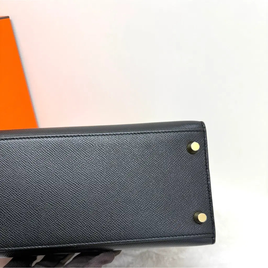 Hermès Kelly 28 – Black Epsom Leather, Gold Hardware