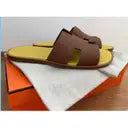 Hermès Izmir Leather Sandals – Brown Leather Edition