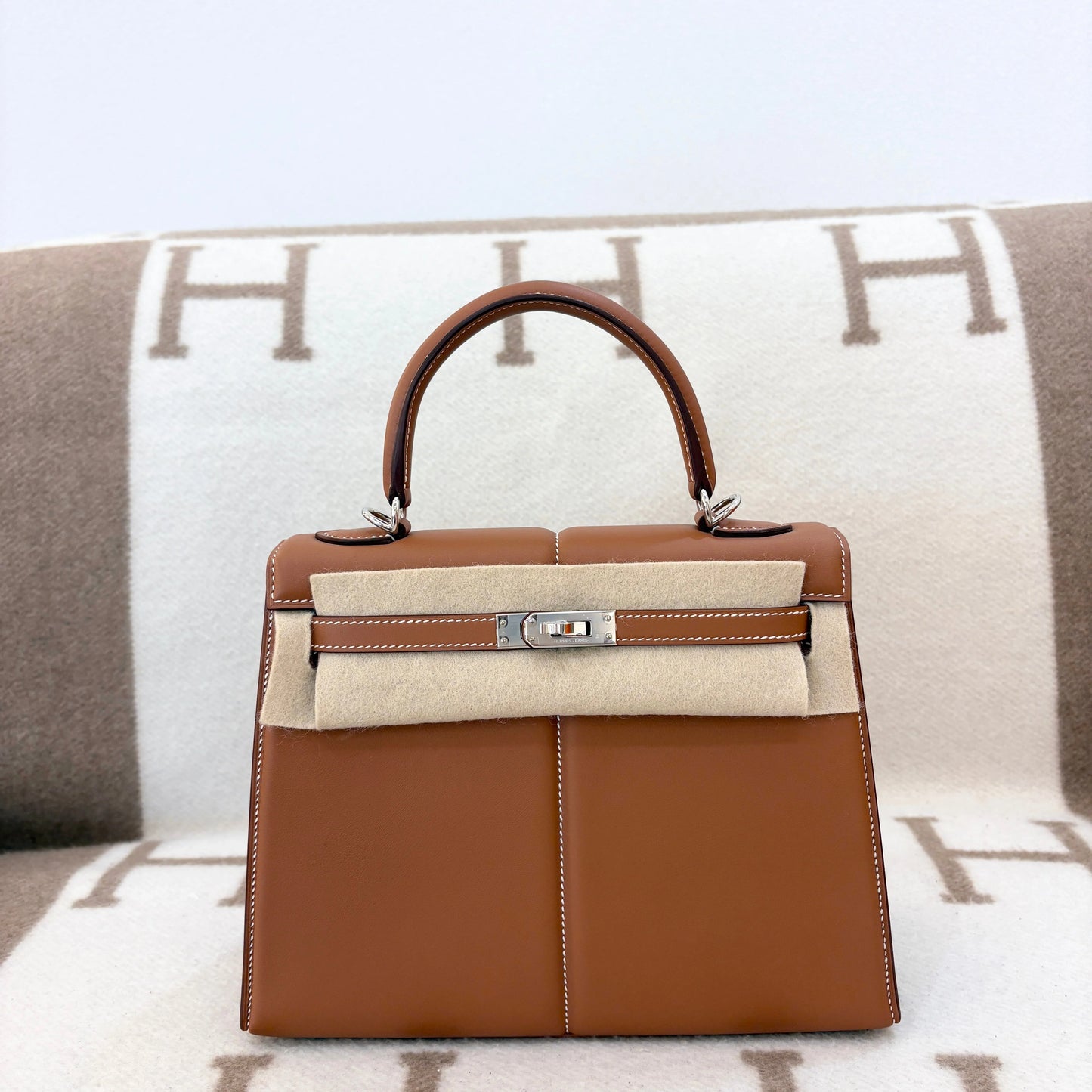 Hermès 2022 Medium Gold/Brown Swift Leather Bag – Silver Hardware, Shoulder, Box & Accessories - Zeuskicks