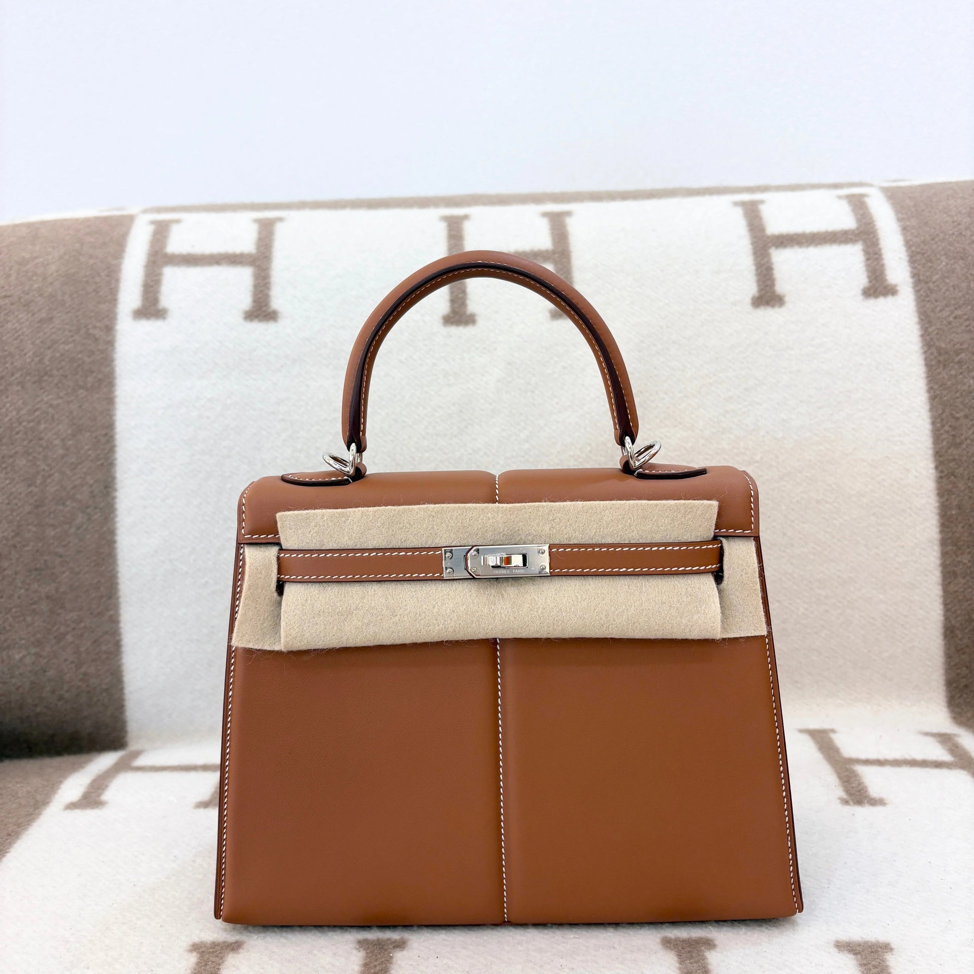 Hermès 2022 Medium Gold/Brown Swift Leather Bag – Silver Hardware, Shoulder, Box & Accessories - Zeuskicks