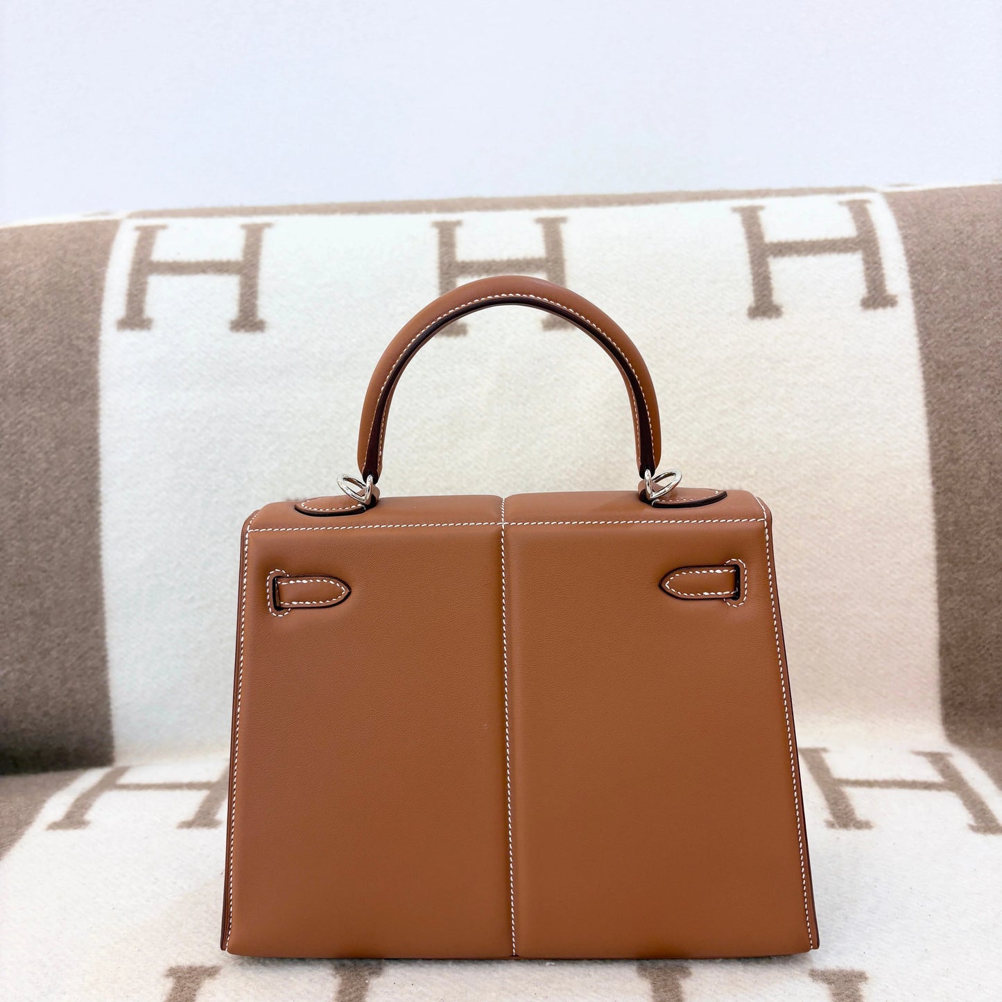 Hermès 2022 Medium Gold/Brown Swift Leather Bag – Silver Hardware, Shoulder, Box & Accessories - Zeuskicks