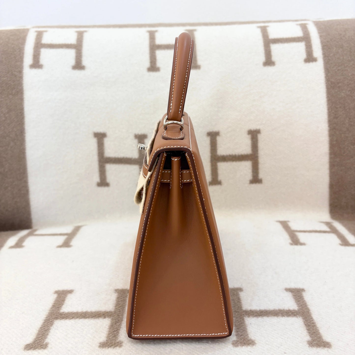 Hermès 2022 Medium Gold/Brown Swift Leather Bag – Silver Hardware, Shoulder, Box & Accessories - Zeuskicks