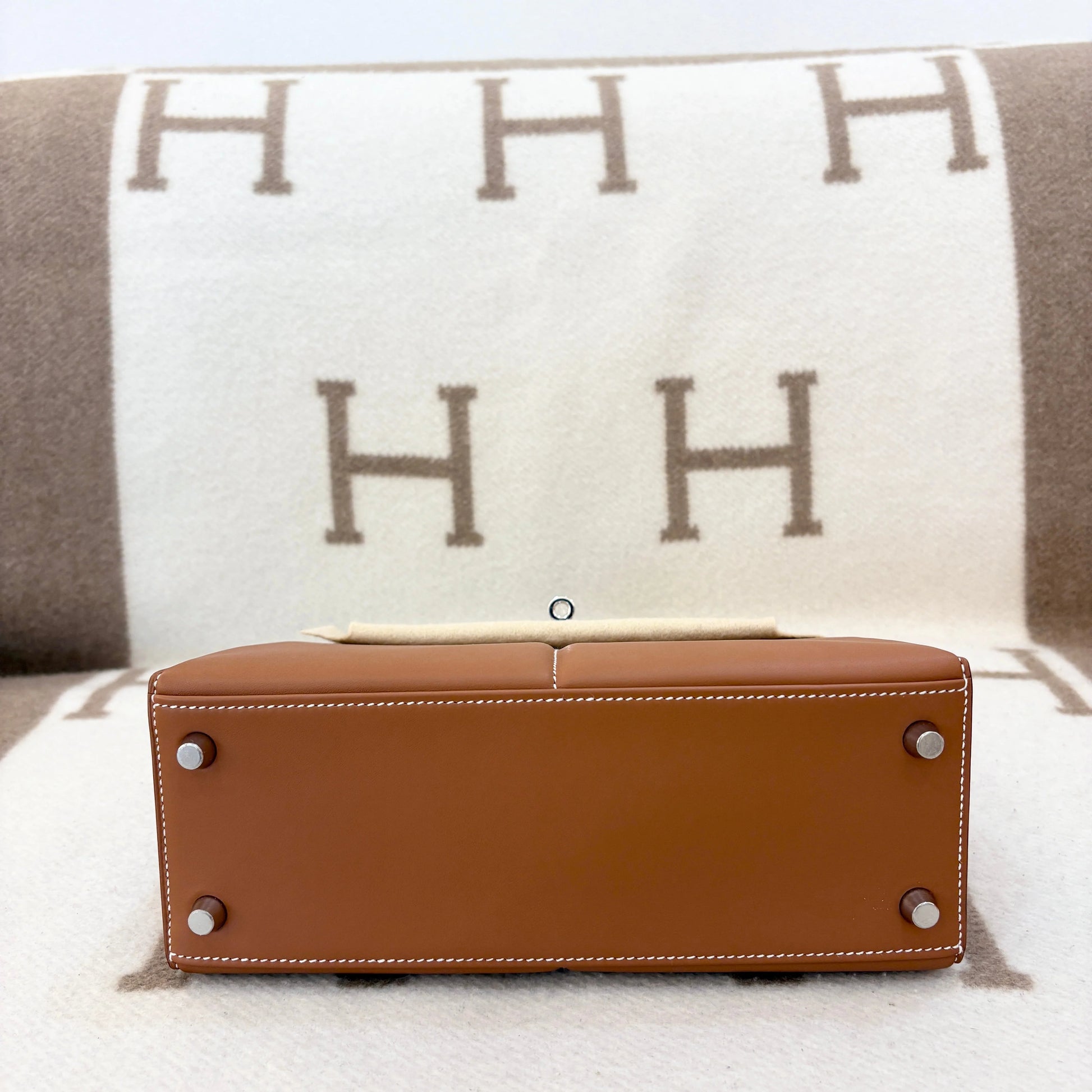 Hermès 2022 Medium Gold/Brown Swift Leather Bag – Silver Hardware, Shoulder, Box & Accessories - Zeuskicks