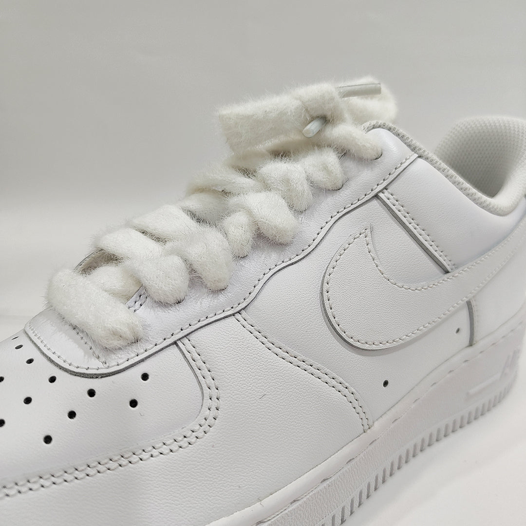 COZY FUZZY WHITE WIDOW FAT LACES BY KNOTTY by KNOTTY