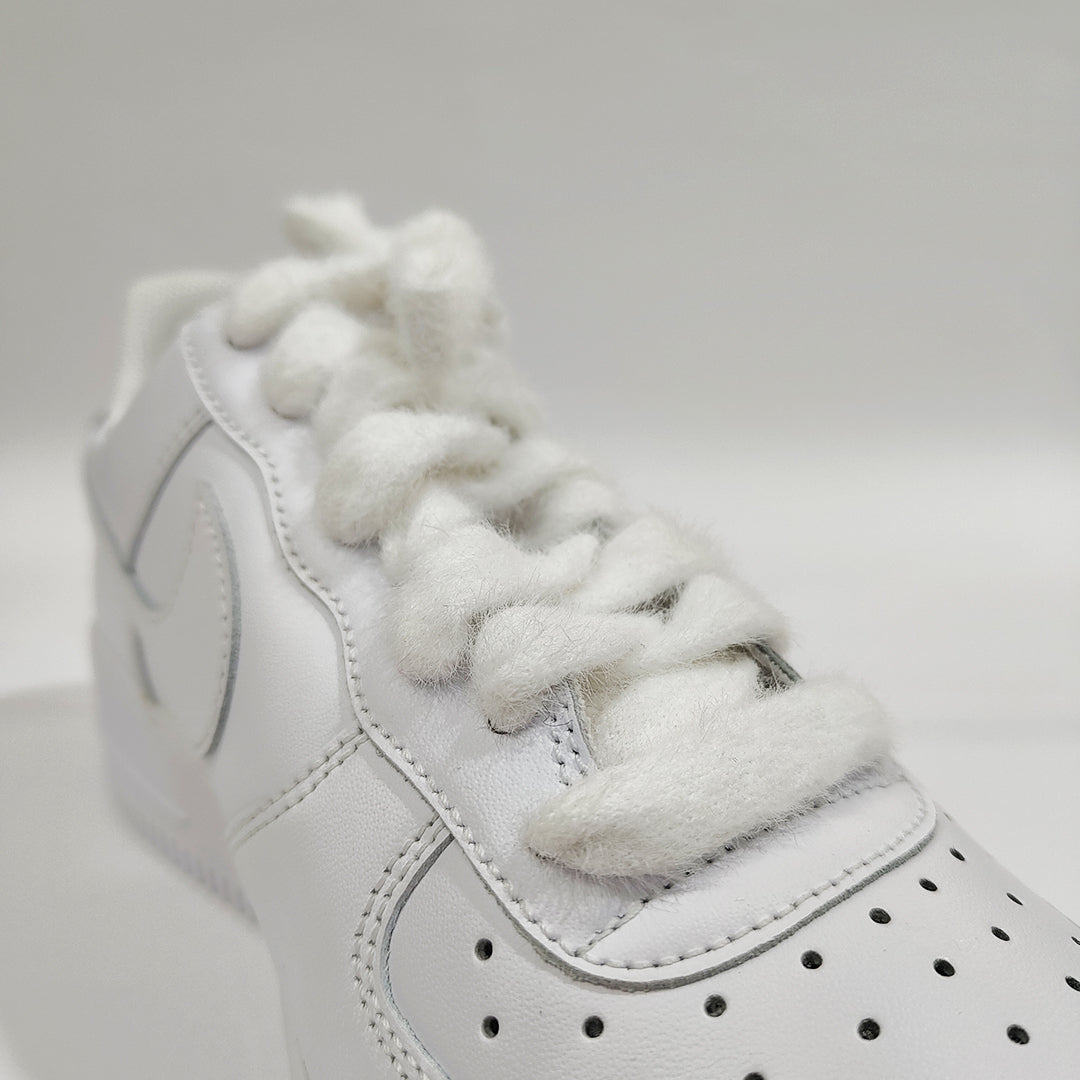 COZY FUZZY WHITE WIDOW FAT LACES BY KNOTTY by KNOTTY