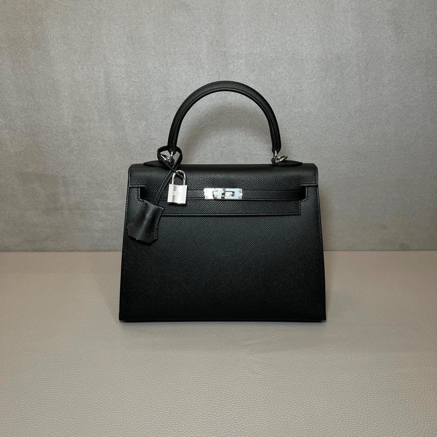 Hermès Kelly Sellier 25 – Noir Epsom with Palladium Hardware