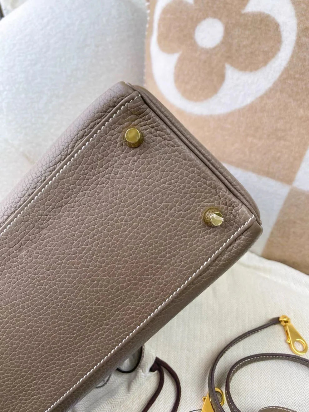 Hermès Kelly 28 – Etoupe Togo Leather with Gold Hardware - Zeuskicks
