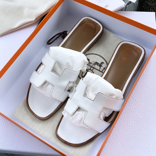 Hermès Oran Sandals – White Calfskin Iconic Edition