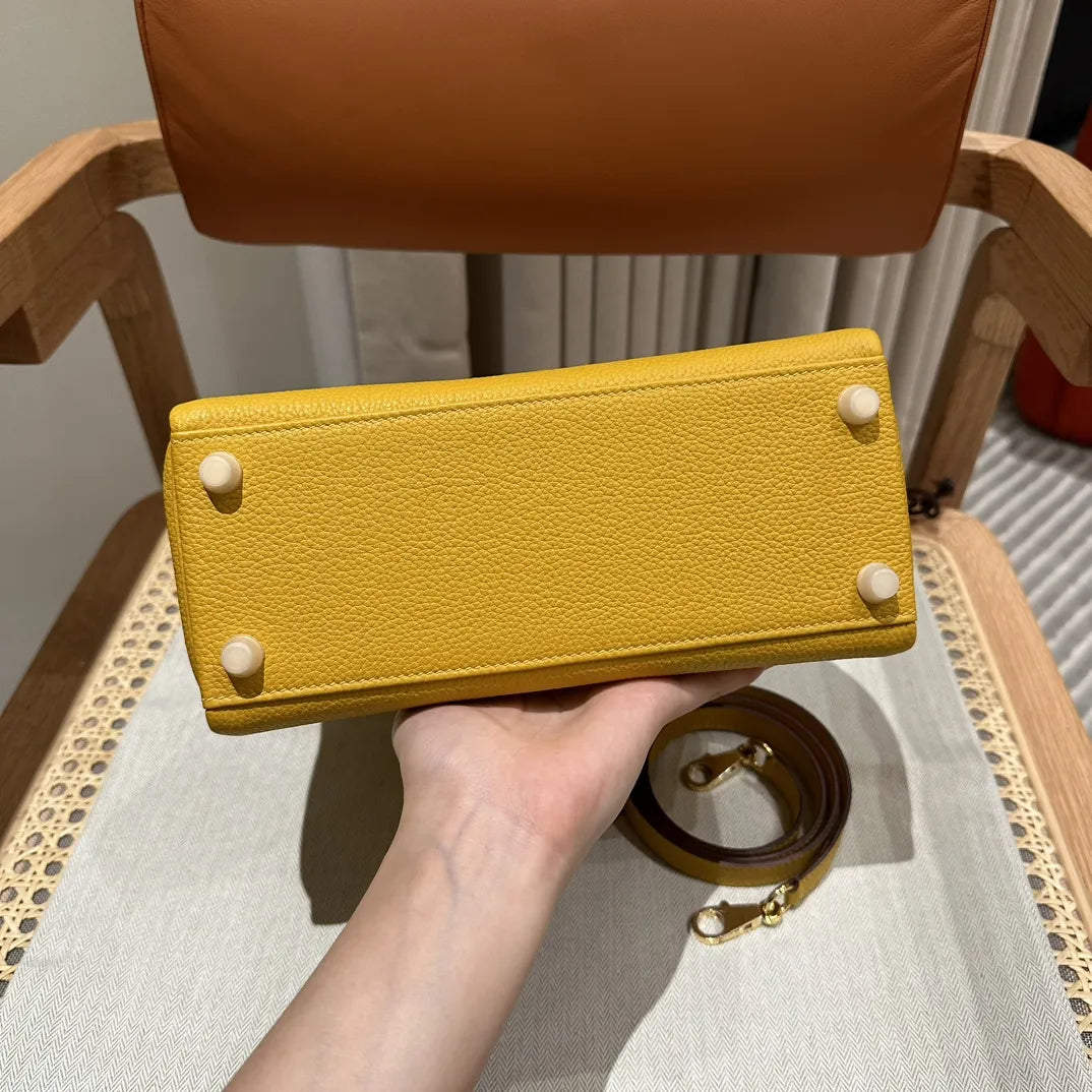 Hermès Kelly 25 – Jaune Ambre with Gold Hardware