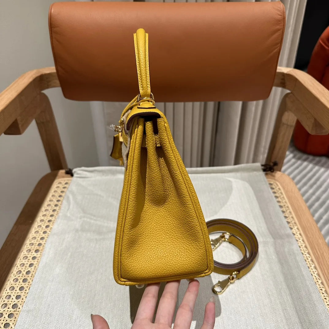 Hermès Kelly 25 – Jaune Ambre with Gold Hardware