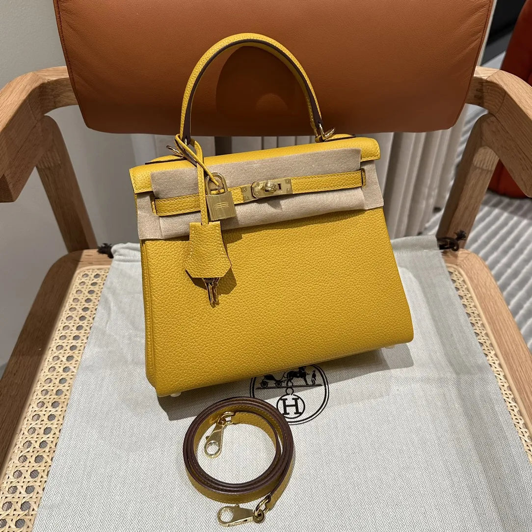 Hermès Kelly 25 – Jaune Ambre with Gold Hardware