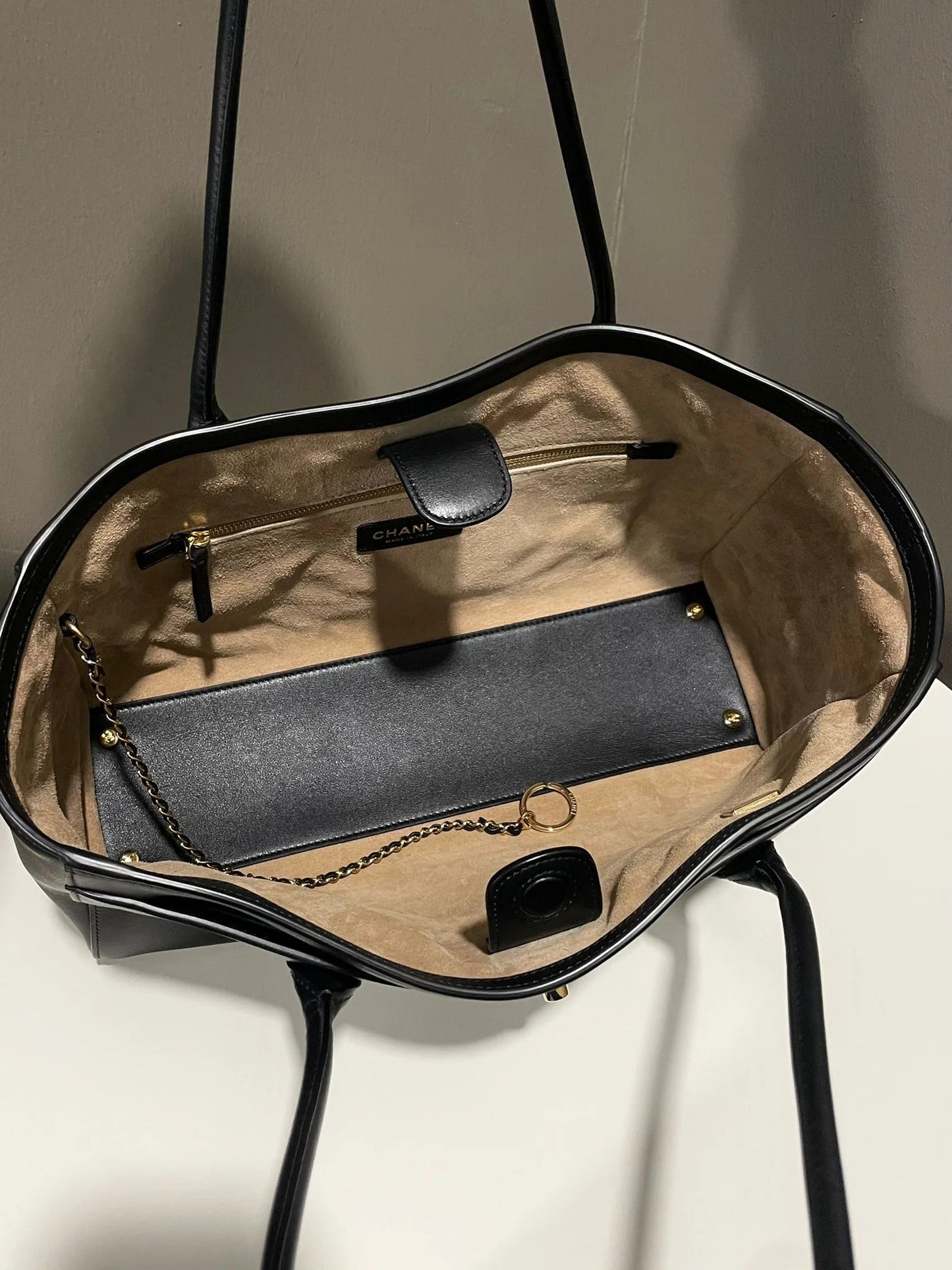Chanel 26S CC Shopping Bag – Black Calfskin GHW