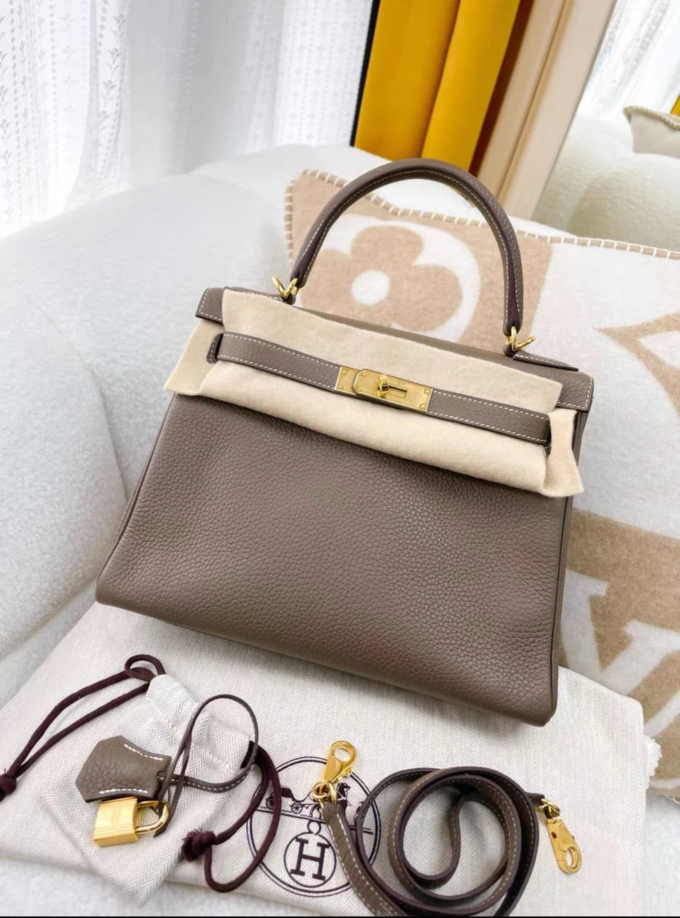 Hermès Kelly 28 – Etoupe Togo Leather with Gold Hardware - Zeuskicks