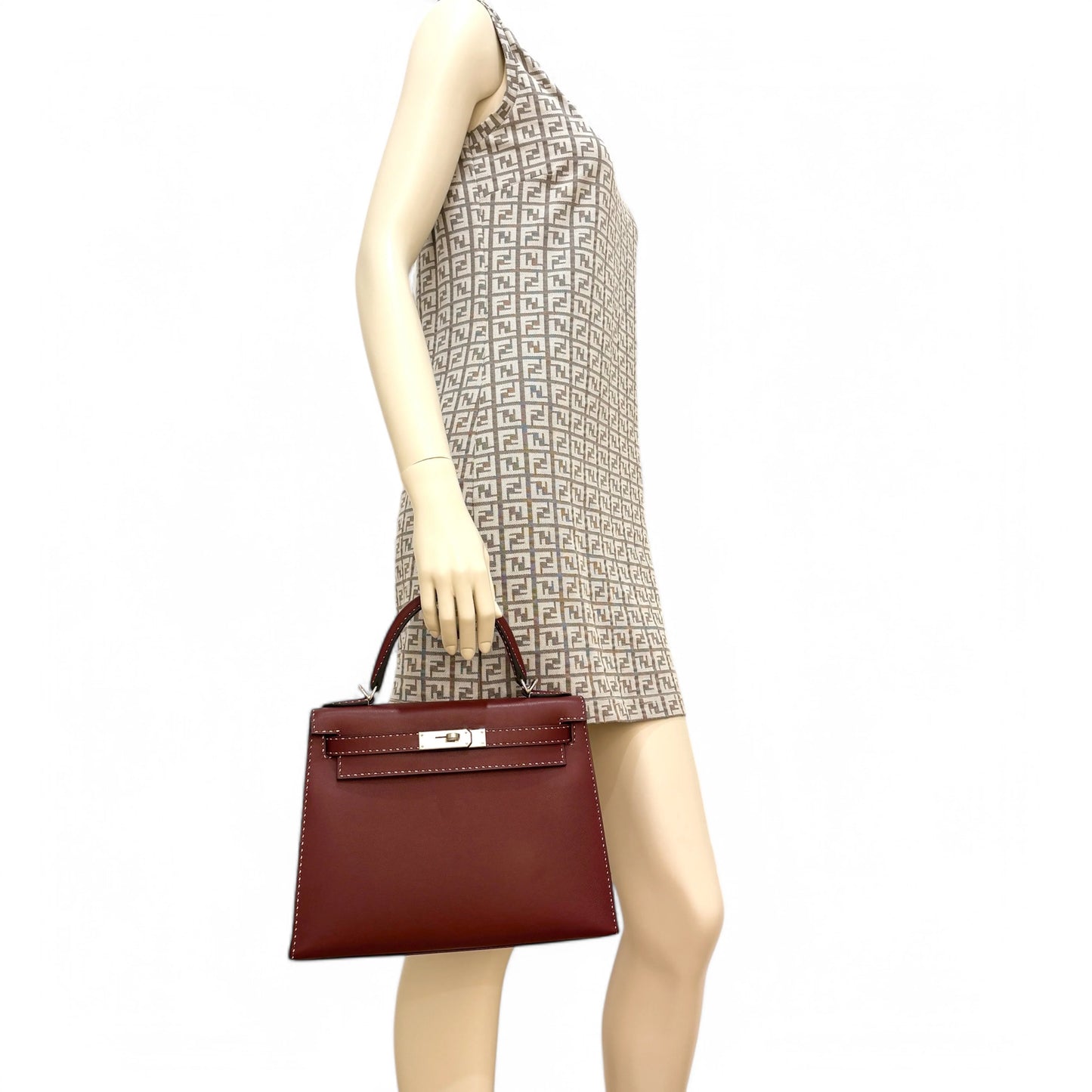 Hermès Kelly 28 Madame – Medium Handbag with Palladium Hardware