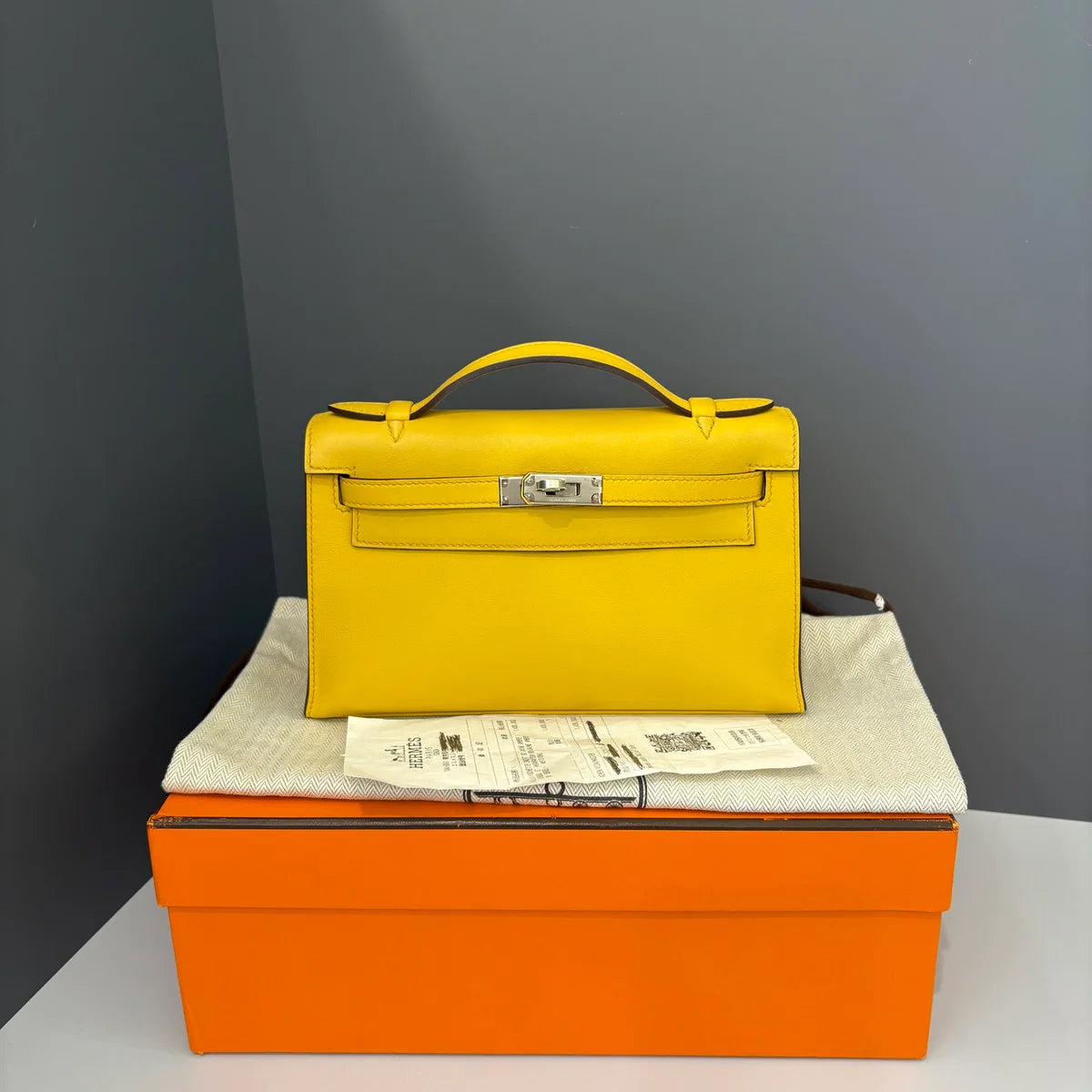 Hermès Kelly Pochette Swift 9D Jaune Amber