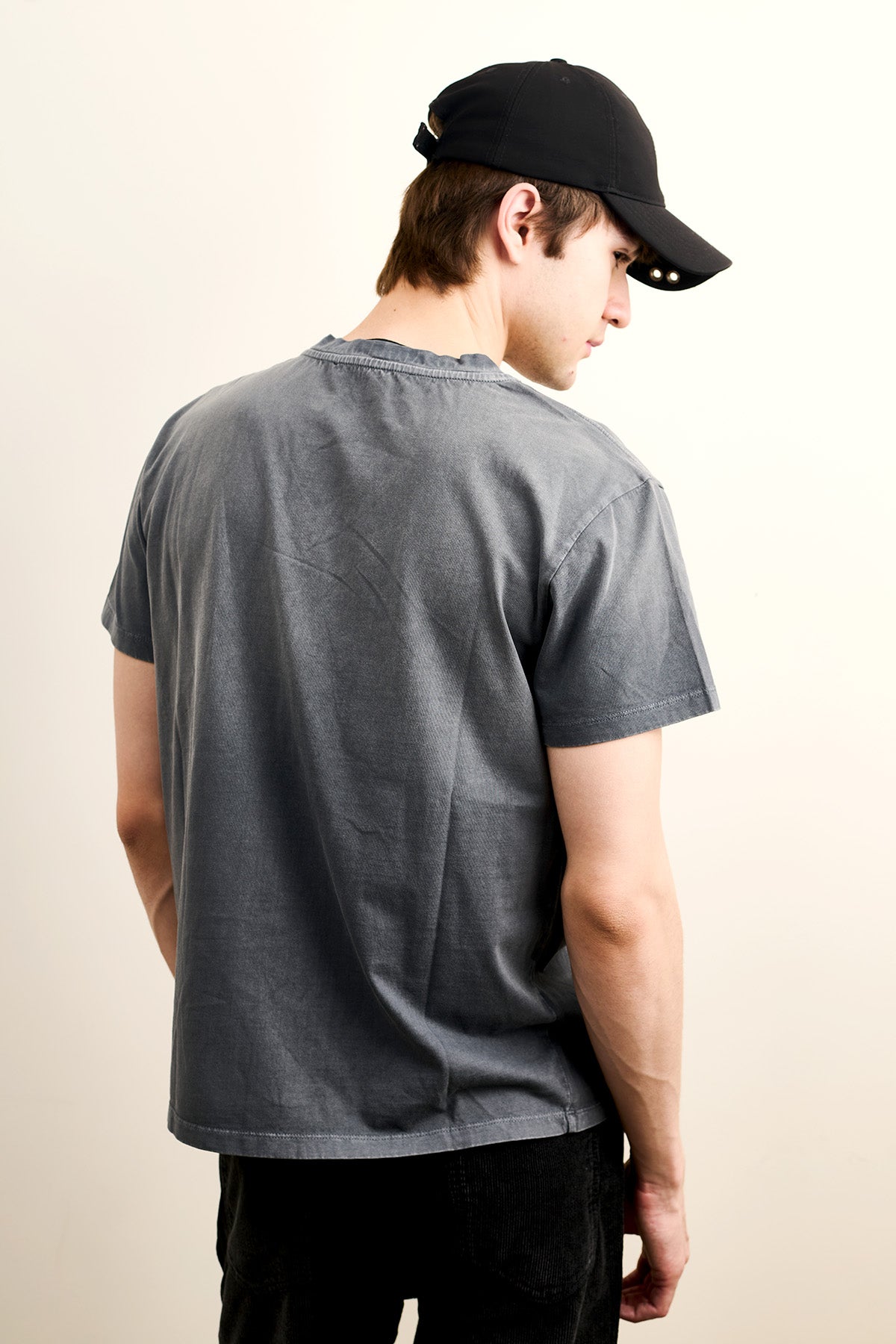 THE SILENCE — V-NECK TEE by Temporary Clo