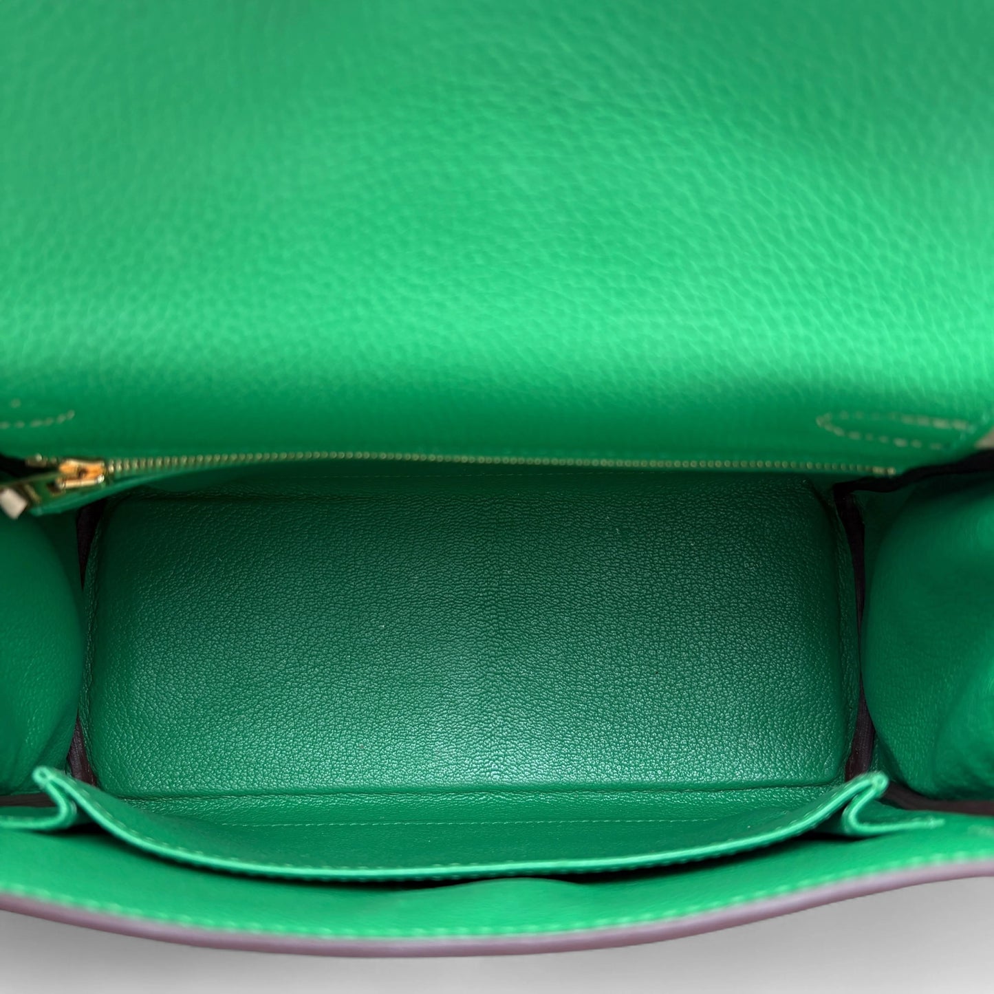 Hermès Horse Shoe Kelly 25 – Togo Leather in Bambou / Trench with Palladium Hardware